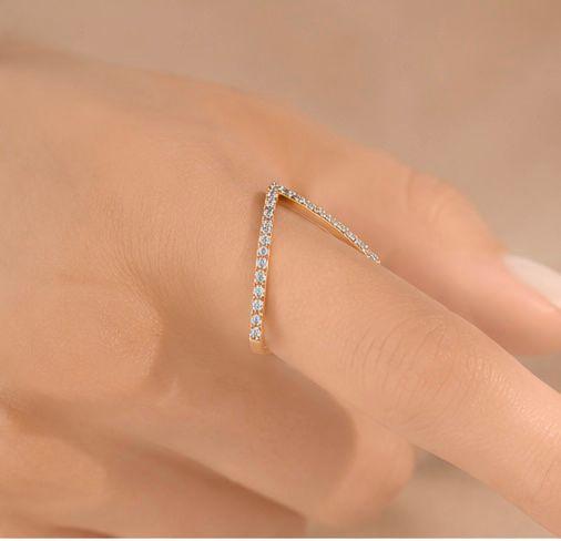 Elegant Gold Plated V-Shape Crystal Ring for Women